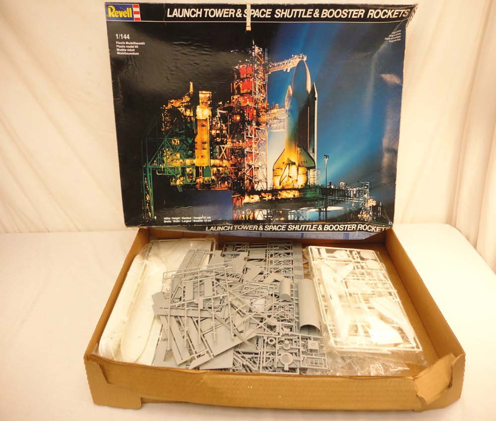 ABT: Revell 1/144 Scale: #4911 Launch Tower, Space: Paul V. Ambrose and Drew J. Bauer present: This is the#4911 Launch Tower, Space Shuttle and Booster Rockets Kits that Revell made in 1/144 Scale a few years ago. Please look at all the pictures; what 