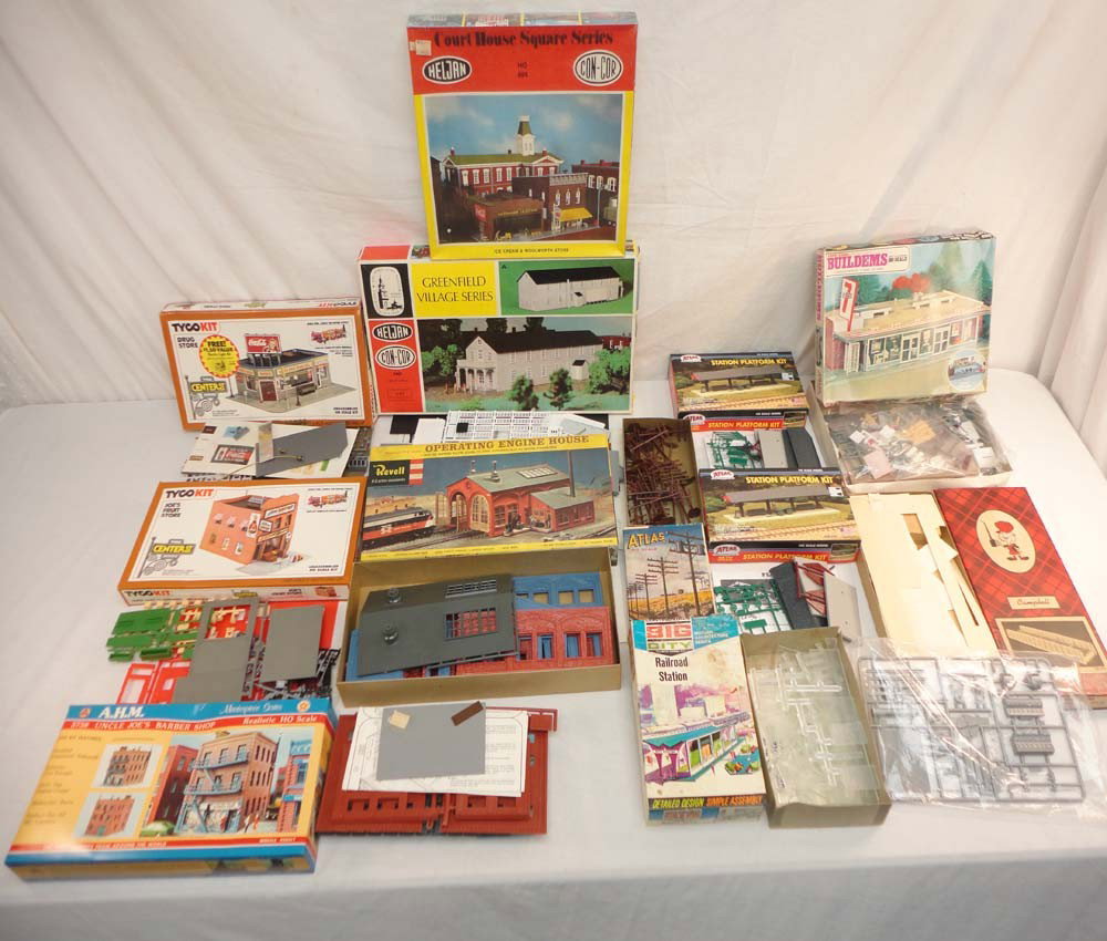 ABT: HO Scale: 13 Assorted Car Kits/OBs: Paul V. Ambrose and Drew J. Bauer present: These are thirteen Assorted Car Kits that are in HO Scale. Please look at all the pictures; what is pictured is what you will receive. Original Boxes, one se