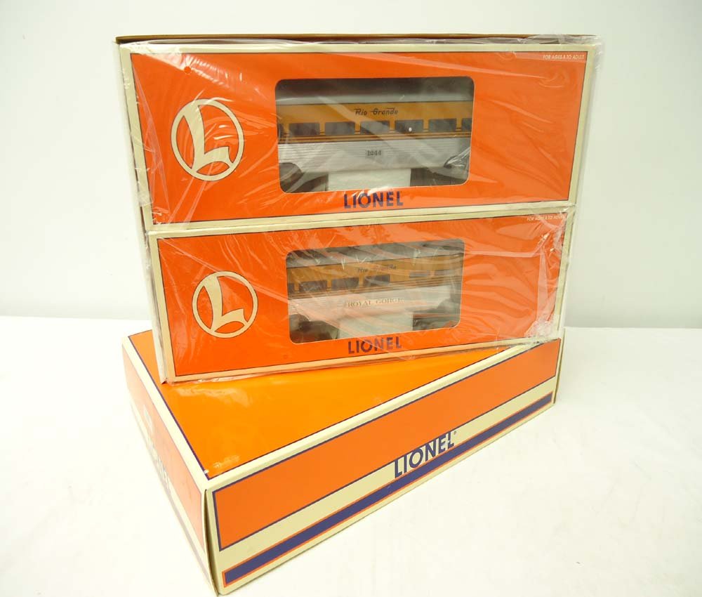 ABT: Mint Lionel #39185 Rio Grand 2 Streamlined Pa: Paul V. Ambrose and Drew J. Bauer present: This is the #39185 Rio Grand 2 Passenger Car Set that Lionel made a few years ago. Our Opinion is that the Set is generally in Mint Condition. Original Box.