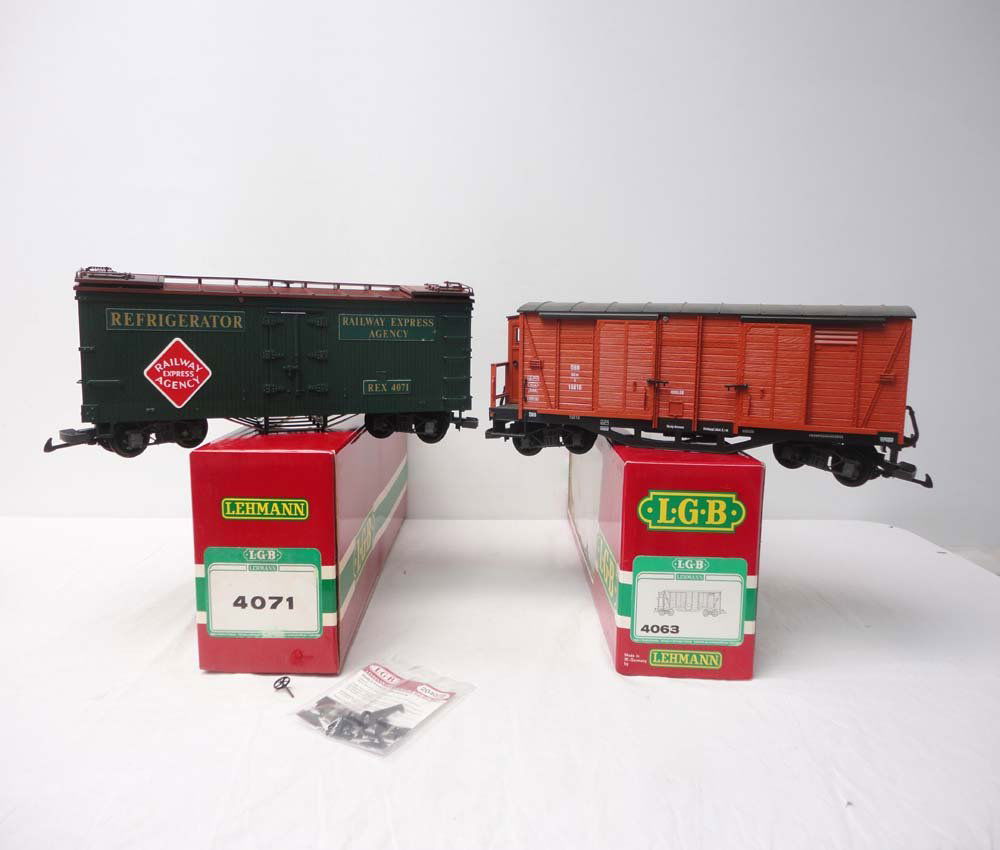 ABT: LGB G Scale: #4071/463 Cars/OBs: Paul V. Ambrose and Drew J. Bauer present: These are the #4071 Railway Express Reefer Car and the #4063 Box Car that LGB made for G Scale a few years ago. Our Opinion is that it is generally in Like N