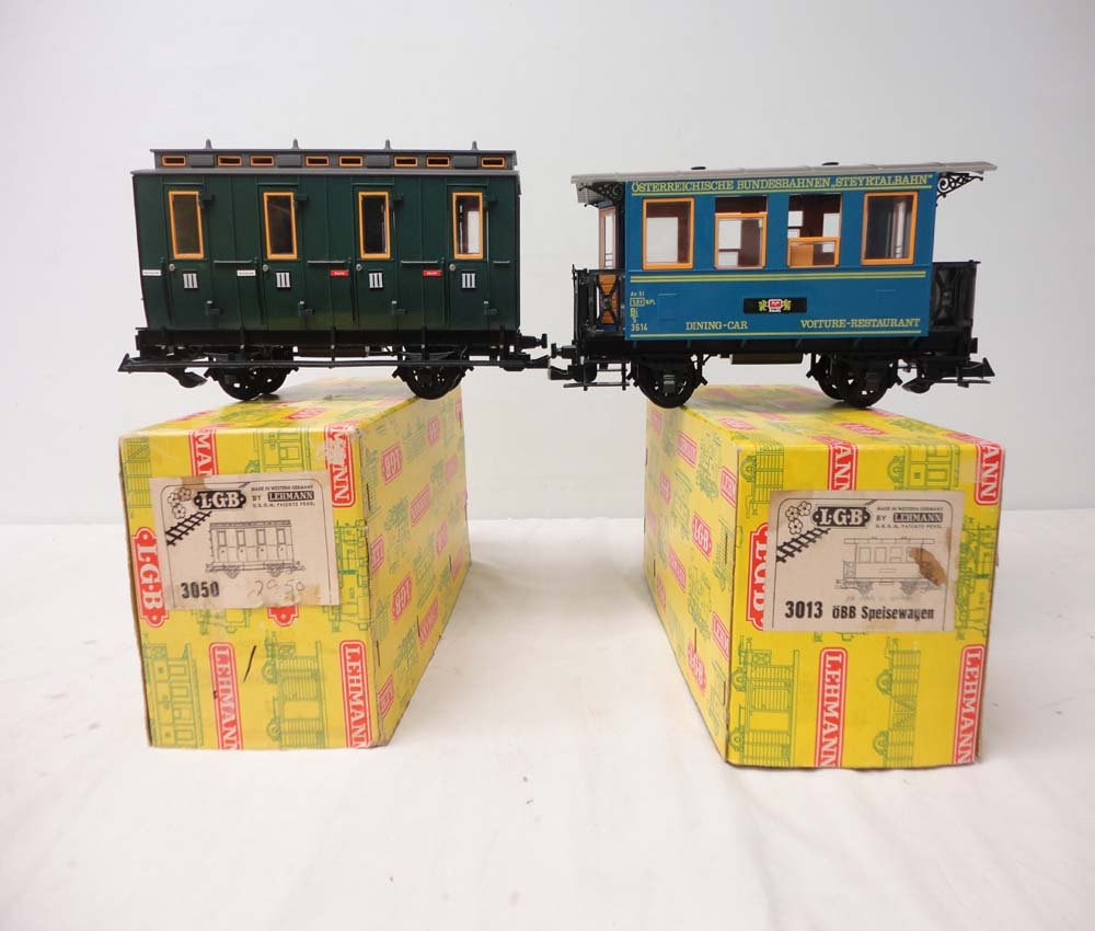 ABT: LGB G Scale: #3050/3013 Passenger Cars/OBs: Paul V. Ambrose and Drew J. Bauer present: These are the #3050 Passenger Car and the #3013 Dining Car that LGB made for G Scale a few years ago. Our Opinion is that they are generally in Like New Cond