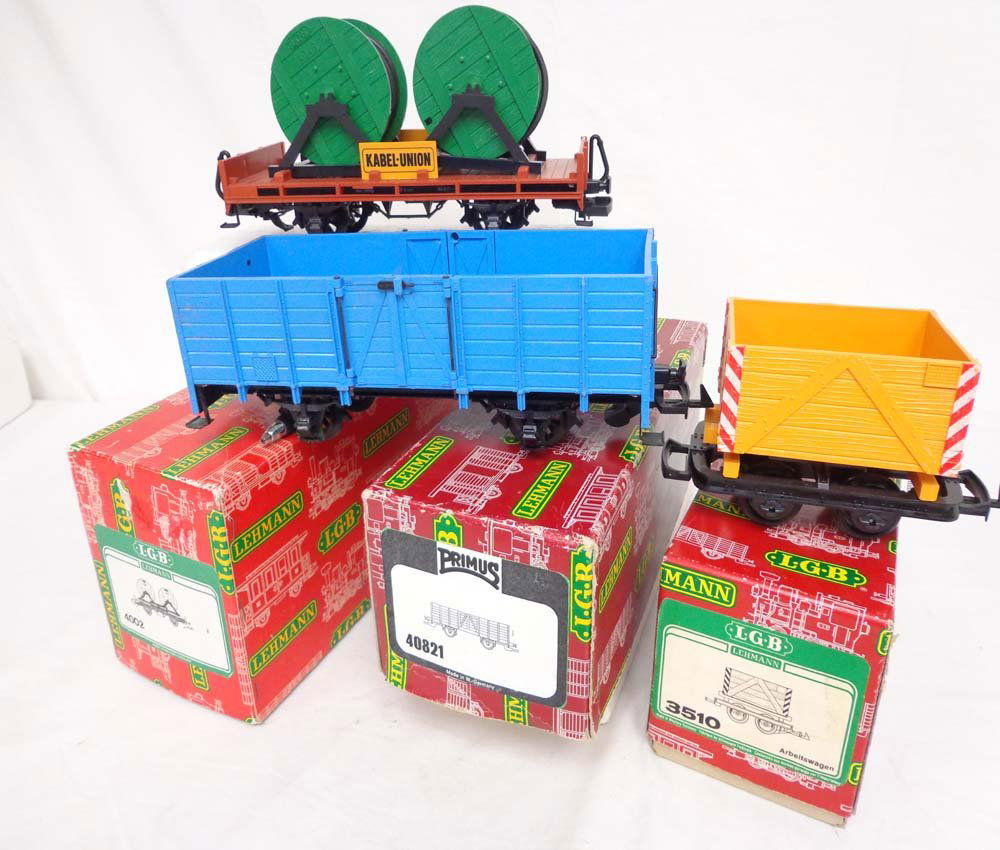 ABT: LGB G Scale: #3510/40821/4002 Cars/OBs: Paul V. Ambrose and Drew J. Bauer present: These are the #3510 Yellow Hopper, the #40821 Blue Hopper, and the #4002 Kabel-Union Flat Car that LGB made in G Scale a few years ago. Our Opinion is that t