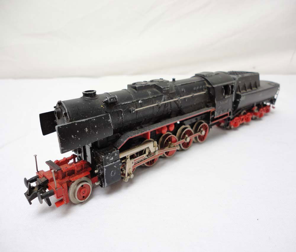 ABT: Trix Express HO Scale: #42-555 Steam Engine &: Paul V. Ambrose and Drew J. Bauer present: These are the #42-555 Steam Engine and Tender that Trix made in HO Scale a few years ago. Please review all pictures; what is shown is what you will receive.