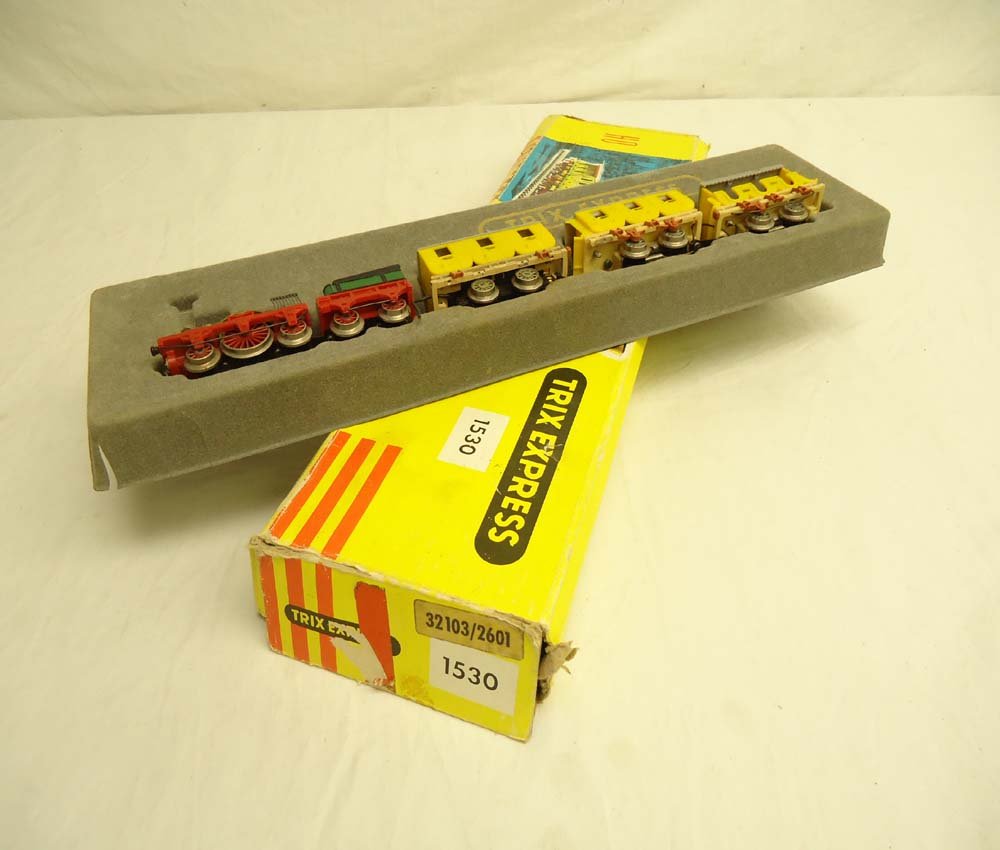 ABT: Trix Express HO Scale: #1530 Plastic Train Se: Paul V. Ambrose and Drew J. Bauer present: This is the #1530 Plastic Train Set that Trix Express made in HO Scale some time ago. Please look at the pictures; what is shown is what you will receive. Or