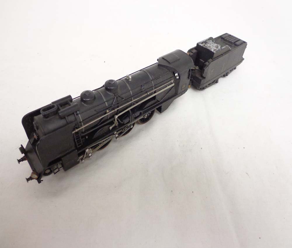 ABT: Antal HO Scale: Steam Engine & Tender: Paul V. Ambrose and Drew J. Bauer present: This is the Steam Engine and Tender that Antal of France made in HO Scale some time ago.. Please review all pictures: what is shown is what you will receive.