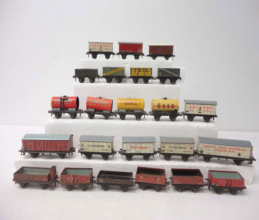 ABT: Trix Express/Bassett-Lowke HO Scale: 23 Assor: Paul V. Ambrose and Drew J. Bauer present: These are twenty-three Assorted Cars that Trix Express/Bassett-Lowke made in HO some time ago. Please review all pictures: what is shown is what you will rec
