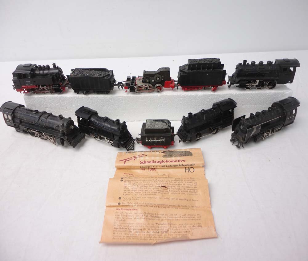 ABT: Fleischmann HO Scale: 10 Assorted Engines and: Paul V. Ambrose and Drew J. Bauer present: These are Ten Assorted Engines and Tenders (some parts) that Fleischmann made in HO some time ago. Please review all pictures: what is shown is what you will