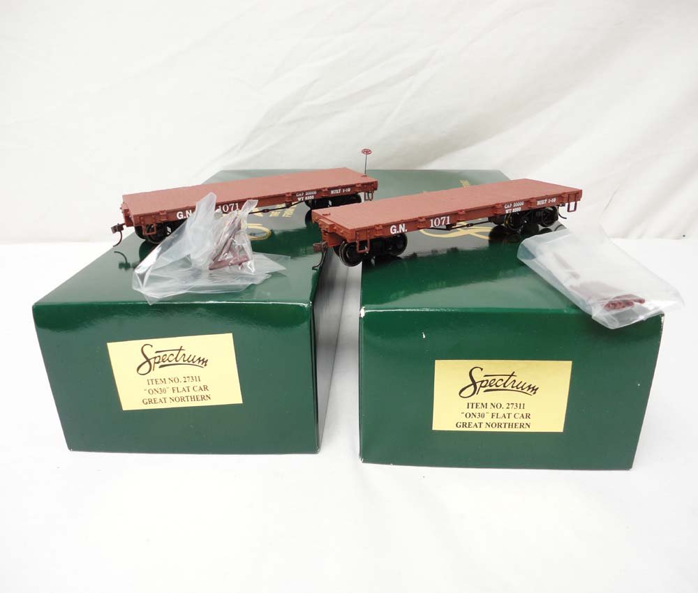 ABT: Bachmann On30 Scale: 2 #27311 Great Northern : Paul V. Ambrose and Drew J. Bauer present: These are two #27311 Great Northern Flat Cars that Bachmann made in On30 Scale some time ago. Please review all pictures: what is shown is what you will rece