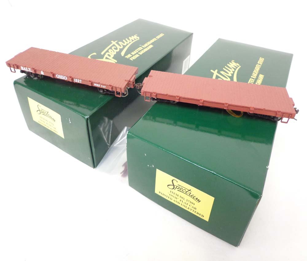 ABT: Bachmann On30 Scale: #27312/27399 Flat Cars/O: Paul V. Ambrose and Drew J. Bauer present: These are the #27312 Baltimore & Ohio and the #27399 Painted, Unlettered Flat Cars that Bachmann made in On30 Scale some time ago. Please review all pictures