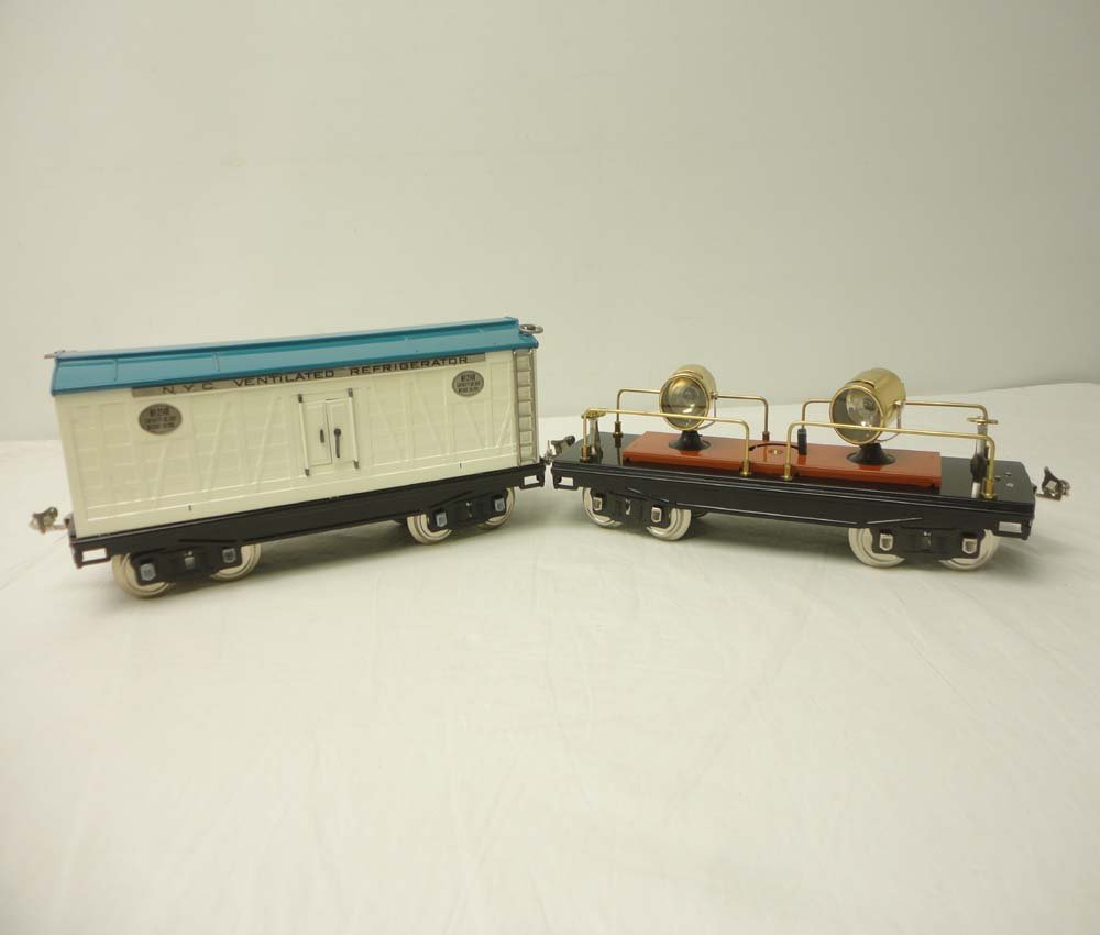 ABT: MTH Standard Gauge: #214 Reefer & #220 Flat C: Paul V. Ambrose and Drew J. Bauer present: These are the #214 Reefer and the #220 Flat Car with Spotlight that MTH in Standard Gauge a few years ago. Our Opinion is that they are generally in Like New