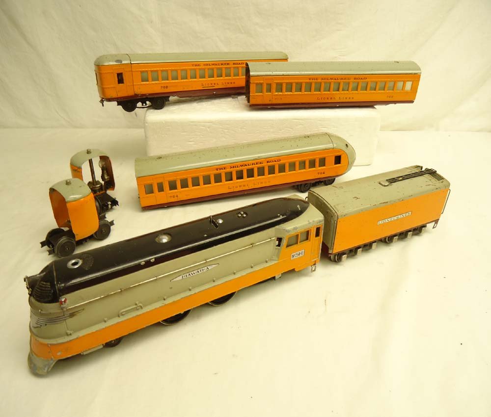ABT: Lionel #250E Hiawatha w/3 Passenger Cars: Paul V. Ambrose and Drew J. Bauer present: These are the #250-E Hiawatha Steam Engine and Tender plus three Passenger Cars w/Vestibules as pictured that Lionel made circa 1940. Appears to be mostly Or