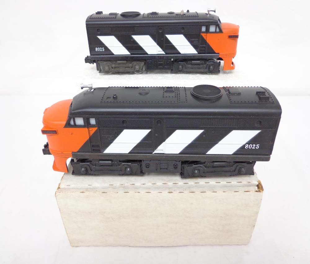 ABT: Mint Lionel #8025 Canadian National Alco AA D: Paul V. Ambrose and Drew J. Bauer present: These are the #8025 Canadian National Alco AA Diesels (One Powered, One Non-Powered) that Lionel made in the early 1970s for the Canadian Market. A Parker Br
