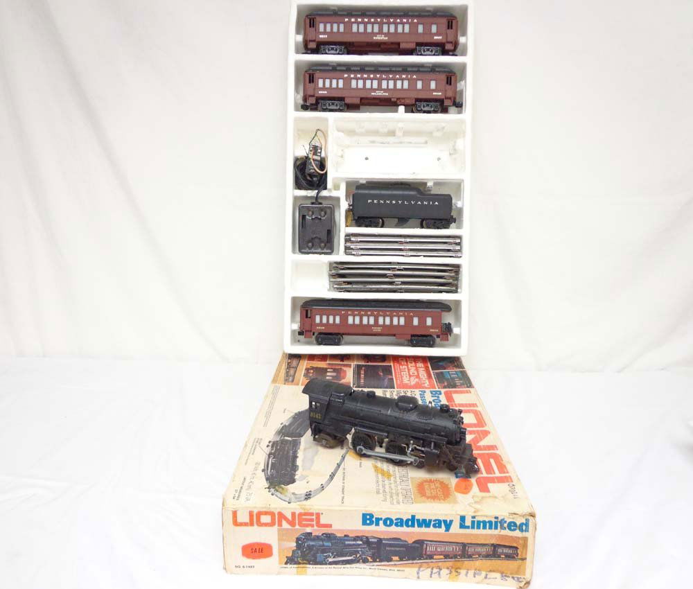 ABT: Lionel #1487 Pennsylvania Broadway Limited Pa: Paul V. Ambrose and Drew J. Bauer present: This is the #1487 Pennsylvania Broadway Limited Passenger Set that Lionel made in the middle 1970s. Includes a Diecast Steam Engine with Headlight and Smoke,