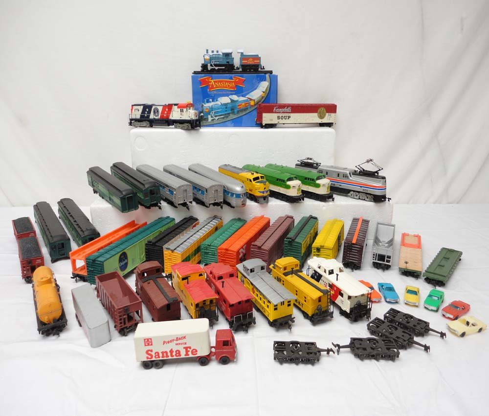 ABT: HO Various: 46 Assorted Passenger Cars, Rollin: Paul V. Ambrose and Drew J. Bauer present: these are 46 assorted HO Passenger Cars, Rolling Stock and some miscellaneous items by various Makers from the the recent past. No Boxes and assume some brea
