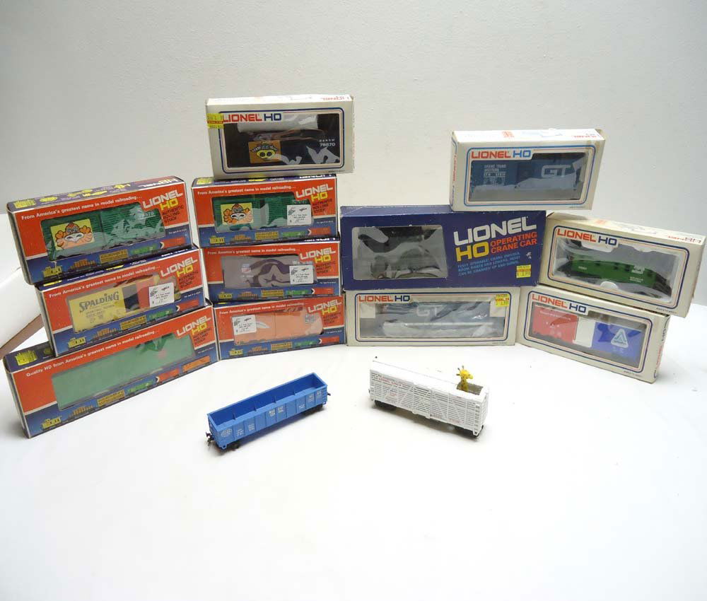 ABT: HO Lionel: 14 Assorted Rolling Stock Items/OB: Paul V. Ambrose and Drew J. Bauer present: These are thirteen assorted HO Rolling Stock items that Lionel made Post War. Includes the twelve OBs as shown. Examine very closely and assume some minor br