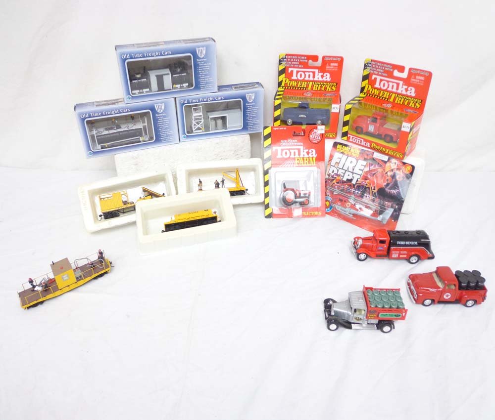 ABT: Various Maker Assortment Vehicles & HO Rollin: Paul V. Ambrose and Drew J. Bauer present: This is grouping of HO Rolling Stock and assorted vehicles by Tonka, Maitso, IHC, etc from the recent past. Includes the OBs and packaging as shown. Examine 