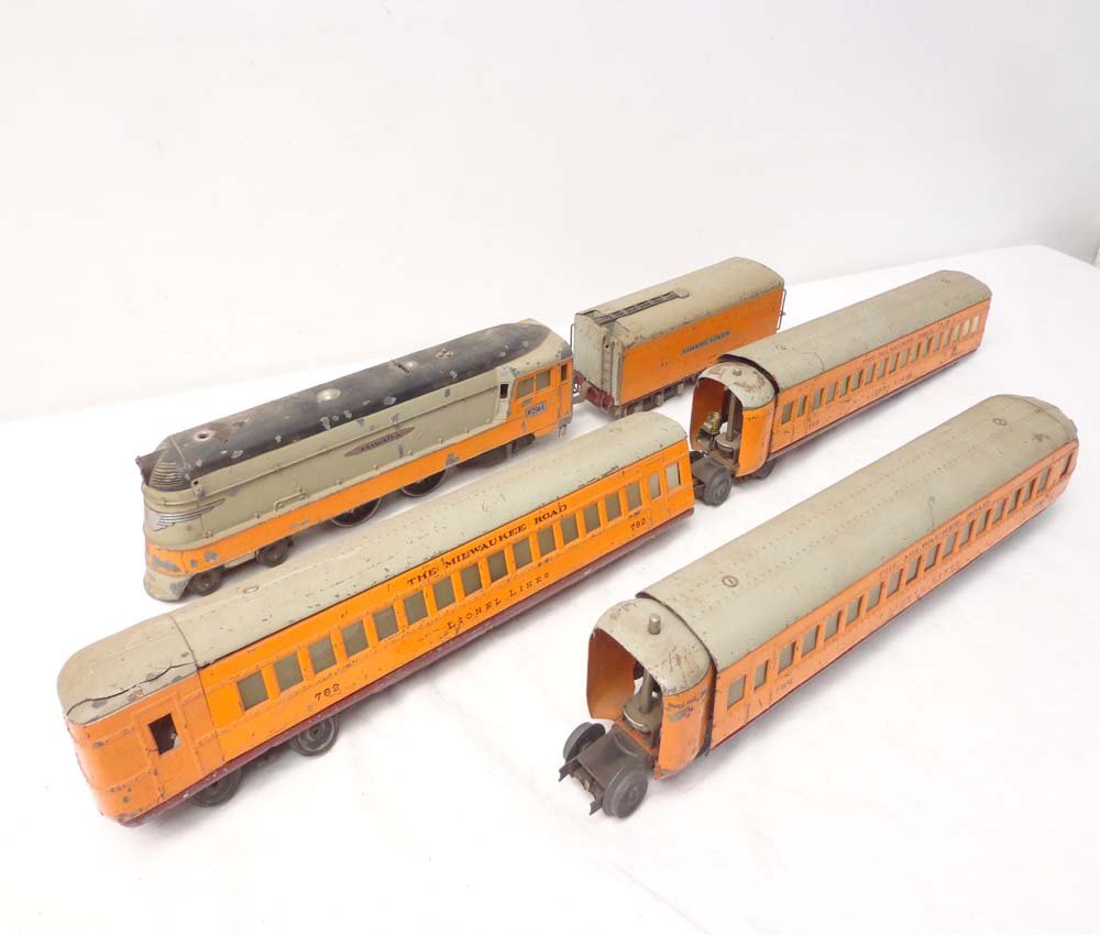 ABT: Lionel #250E Hiawatha w/3 Passenger Cars: Paul V. Ambrose and Drew J. Bauer present: These are the #250-E Hiawatha Steam Engine and Tender plus three Passenger Cars as pictured that Lionel made circa 1940 (#250E, #260W, #782, #783 & #784). Ex
