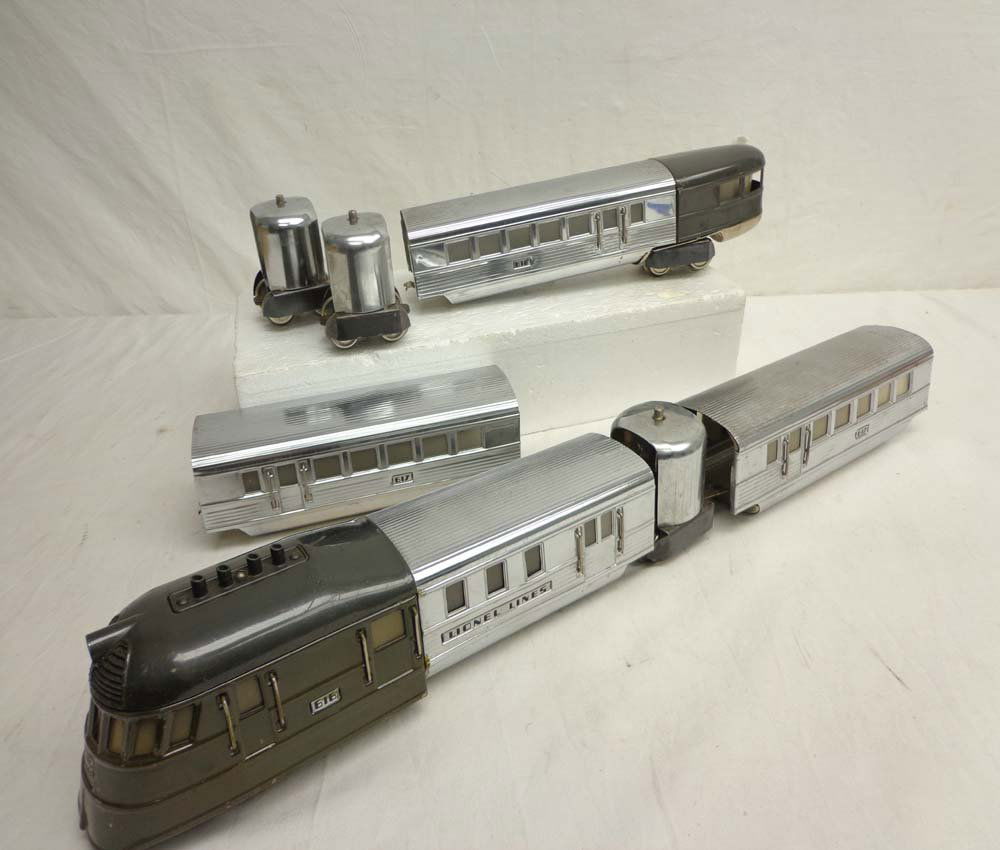 ABT: Nice Lionel #616/617/617/618 Flying Yankee w/: Paul V. Ambrose and Drew J. Bauer present: This is the 4-unit #616/617/617/618 'Flying Yankee' Streamline Set w/Vestabules that Lionel made circa the middle 1930s. Appears to have been partially repai