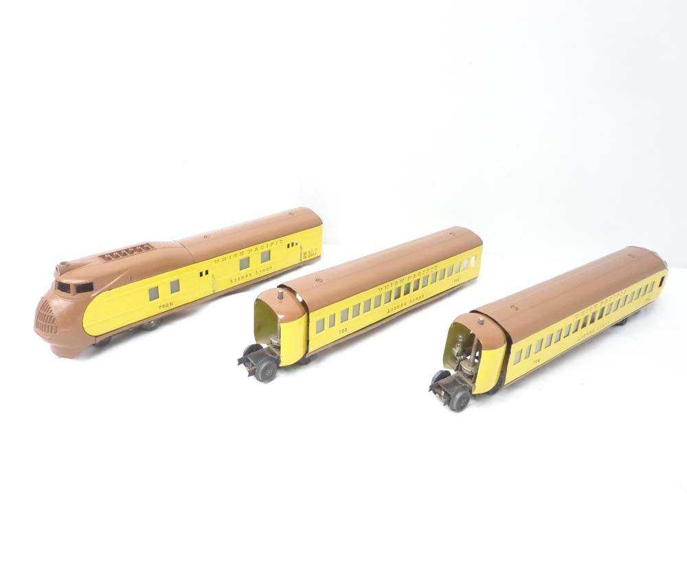 ABT: Lionel #752E Union Pacific 3-item Streamline Passe: Paul V. Ambrose and Drew J. Bauer present: This is the repainted #752E Union Pacific Streamline Set with #753 and #754 Passenger Cars w/Vestibules that Lionel made Pre War. No Boxes. Examine closely;