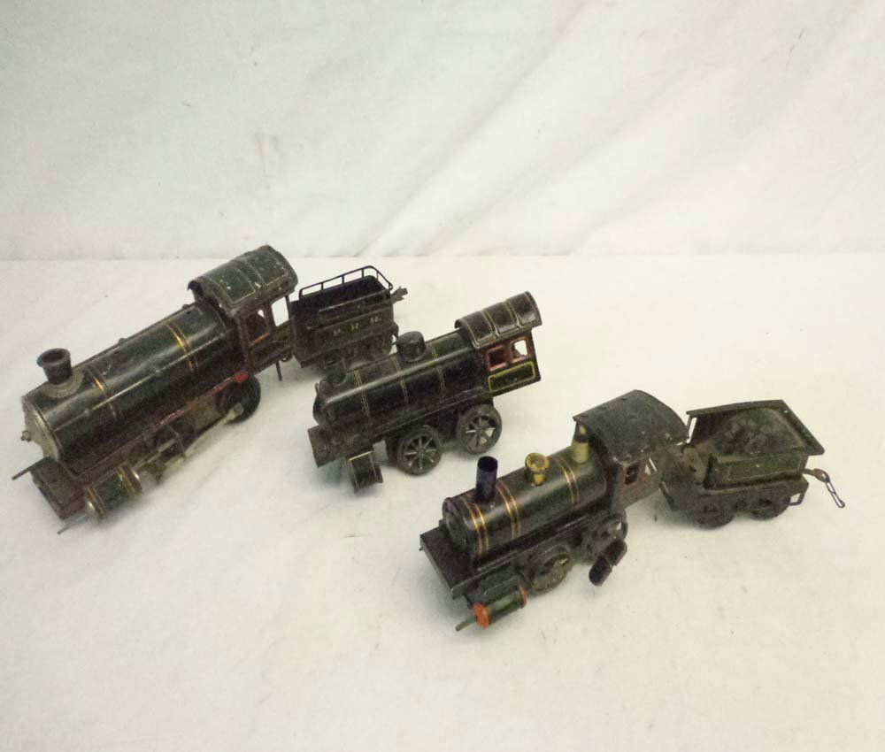 ABT: Karl Bub 3 Clockwork Steam Engines & 2 Tenders: Paul V. Ambrose and Drew J. Bauer present: These are three clockwork Steam Engines and two Tenders that Karl Bub made in o-gauge many years ago. No Boxes. Examine very closely; what is pictured is wha