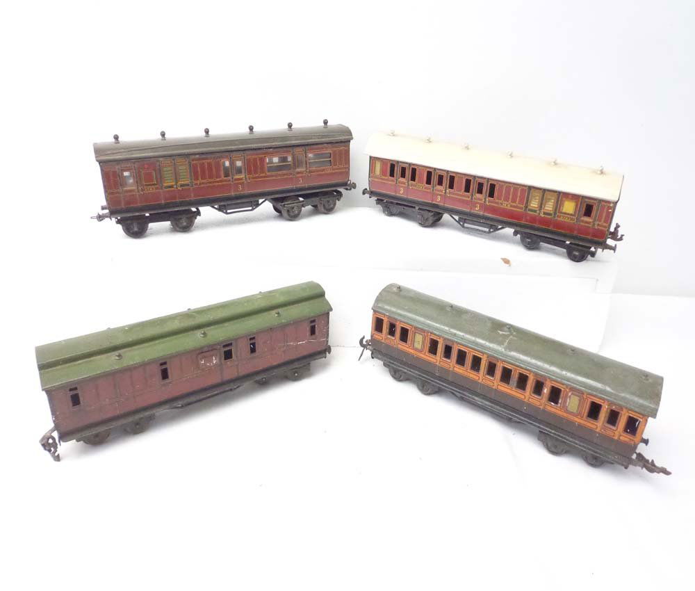 ABT: 4 Long Carett/Bassett Lowke O-Gauge Passenger Cars: Paul V. Ambrose and Drew J. Bauer present: These are four long examples (approx 12-inches) of Passenger Cars that most likely Carett/Bassett Lowke made in O gauge circa the 1930s. No Boxes. Examine ve