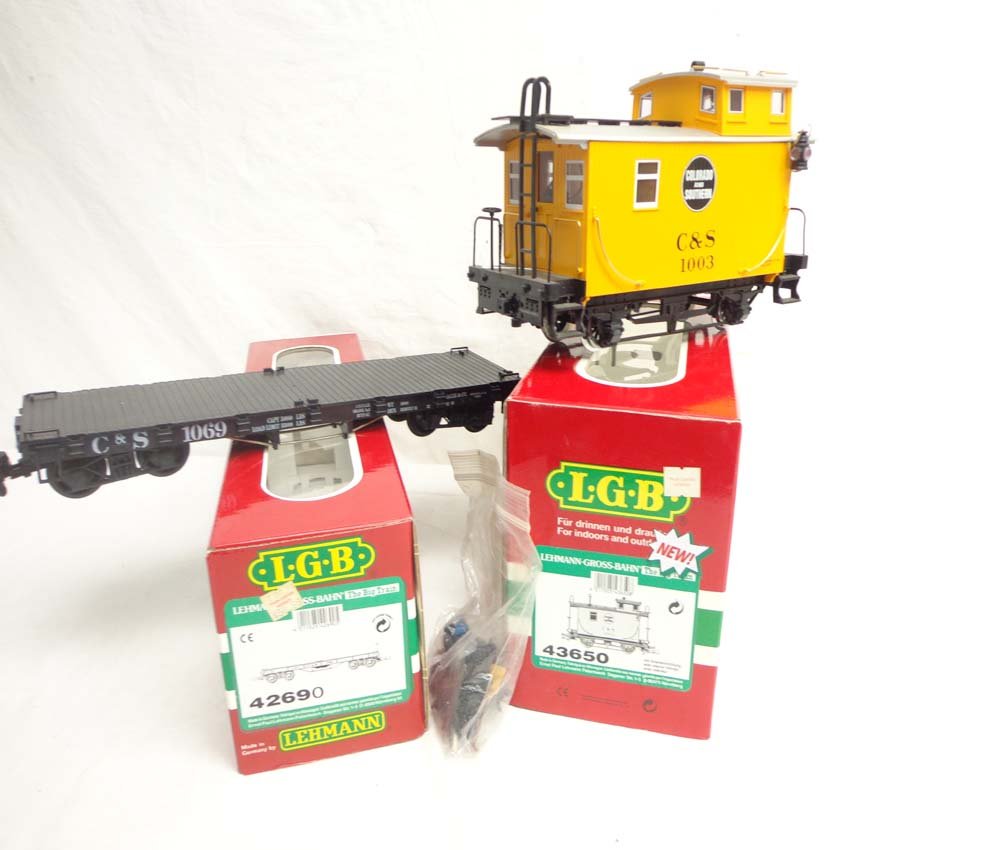 ABT: LGB G Scale: #43650 Caboose & #42690 Flat Car/OBs: Paul V. Ambrose and Drew J. Bauer present: These are the #43650 Caboose and the #42690 Flat Car that LGB made for G Scale a few years ago. Our Opinion is that they are generally in Like New Condition.