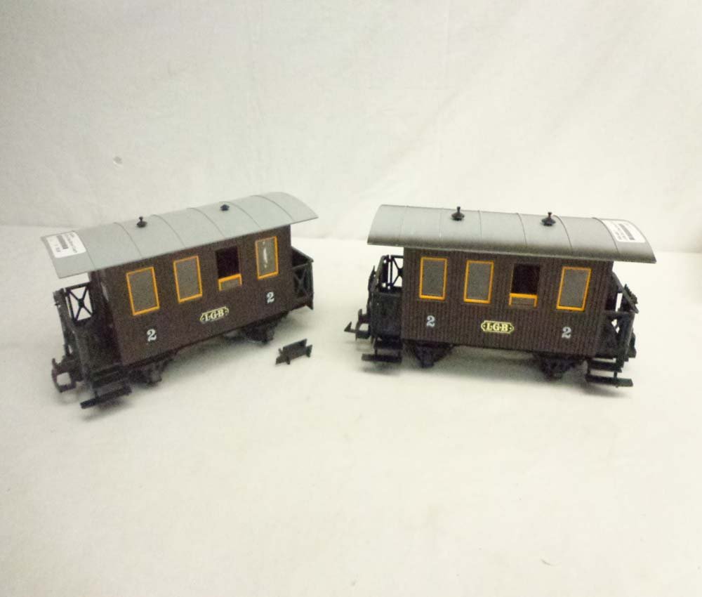 ABT: LGB G Scale: #3000-400-5/3000-400-7 Coach Cars: Paul V. Ambrose and Drew J. Bauer present: These are the #3000-400-5/3000-400-7 Coach Cars that LGB made for G Scale a few years ago. Our Opinion is that they are generally in Excellent Plus Condition