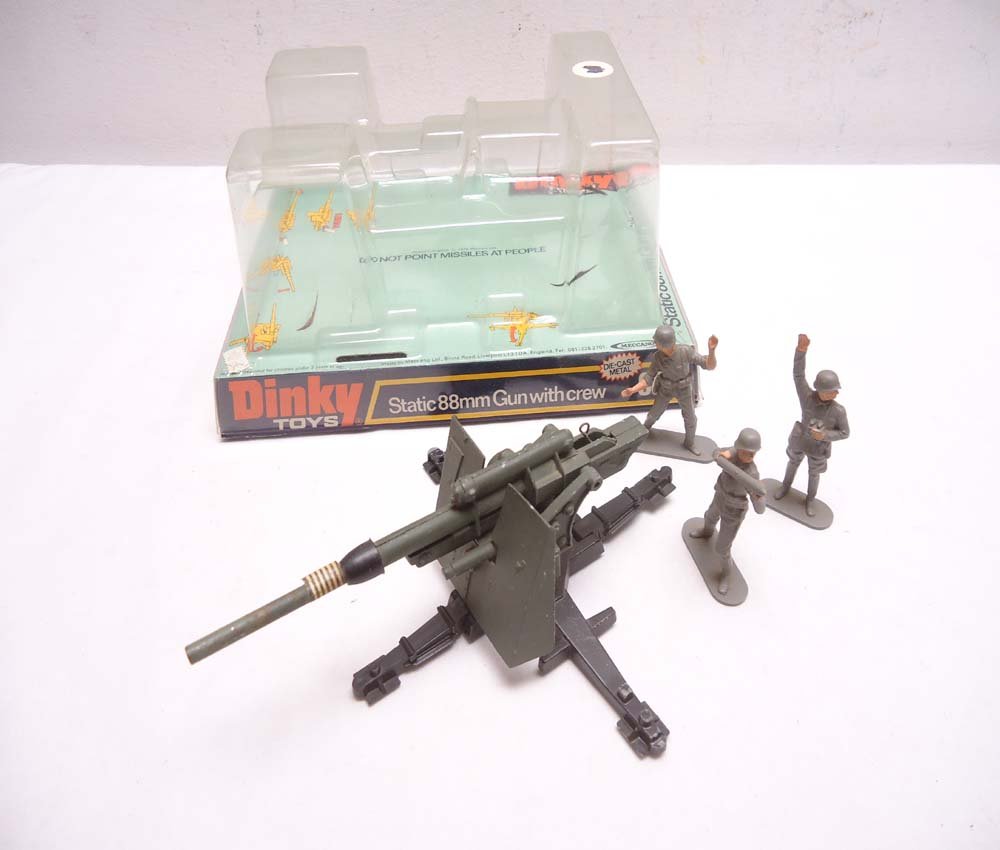 ABT: Dinky #662 Static 88mm Gun w/Crew/Blister OB: Paul V. Ambrose and Drew J. Bauer present: This is the #662 Static 88mm Gun w/Crew that Dinky made in the recent past. Examine closely; what is pictured is what you will receive. Original Box. Please 