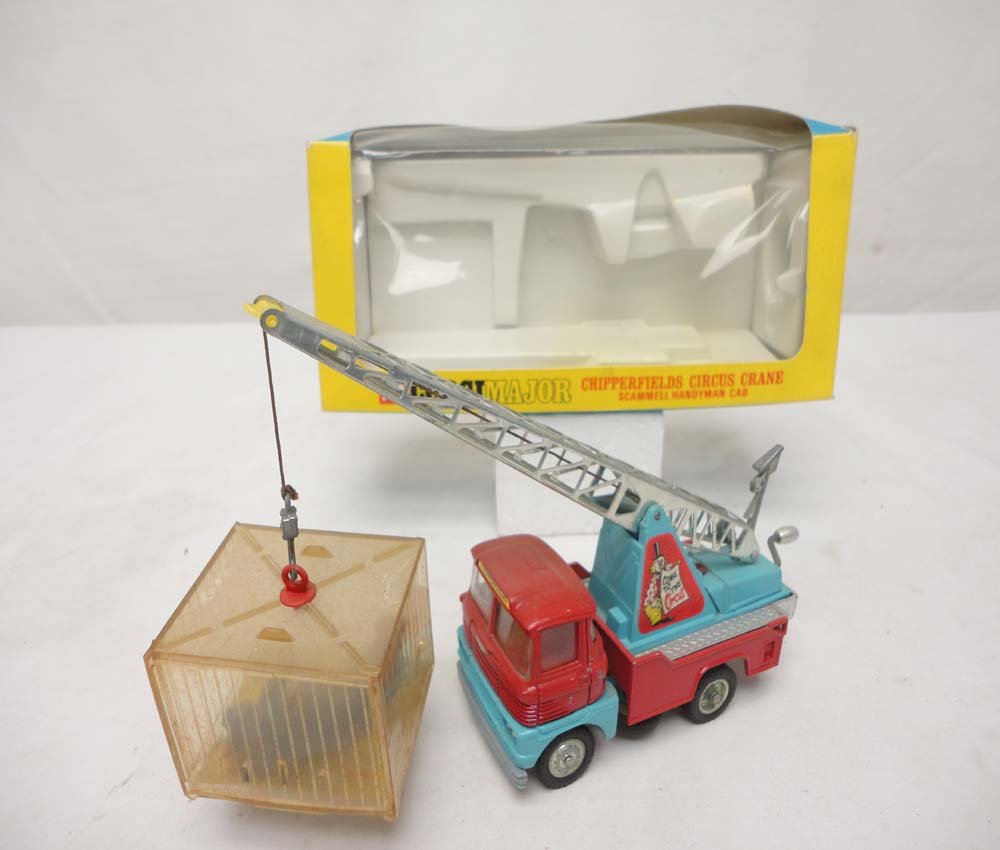ABT: Corgi #1144 Chipperfields Circus Crane Scammell Ha: Paul V. Ambrose and Drew J. Bauer present: This is the #1144 Chipperfields Circus Crane Scammell Handyman Cab that Corgi made in the recent past. Examine closely; what is pictured is what you will rec