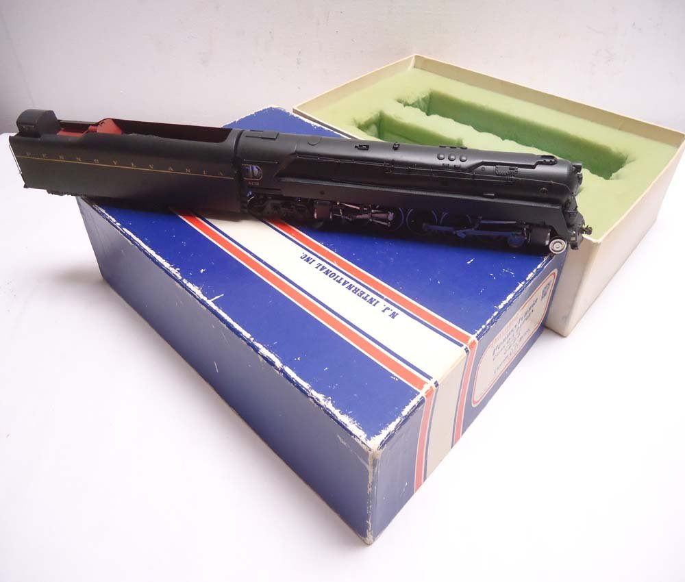ABT: Brass HO Scale: Daiyoung/CB PRR Class Q-1 Duplex S: Paul V. Ambrose and Drew J. Bauer present: These are the Brass HO PRR Class Q-1 4-6-4-4 Streamlined Duplex that Daiyoung/Custom Brass made some time in the past. Note broken side-truck on Tender. Incl