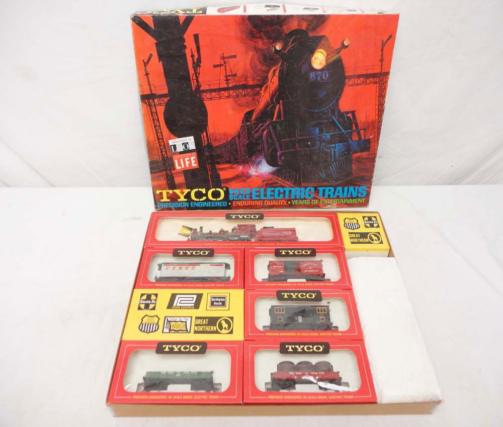 ABT: Tyco #7720 Western Atlantic Train Set/OB: Paul V. Ambrose and Drew J. Bauer present: This is the #7720 Western Atlantic Train Set that Tyco made in HO Scale a few years ago. Plastic. Please look at all the pictures; what is pictured is what y