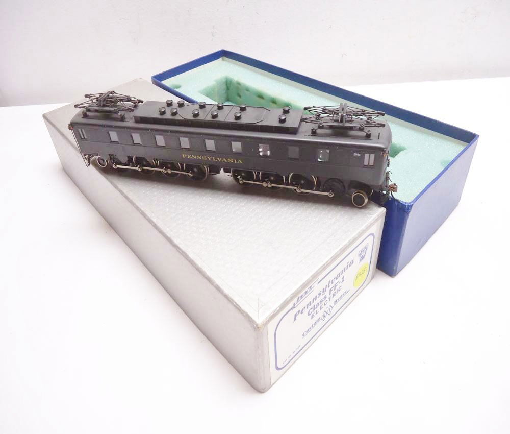 ABT: Brass HO Scale: CB/KMT Unusual PRR Class FF-1 Elec: Paul V. Ambrose and Drew J. Bauer present: This is the unusual Brass HO PRR Class FF-1 Electric that Custom Brass/KTM made in Japan some time ago. Includes nice Original Box as shown. Examine closely;