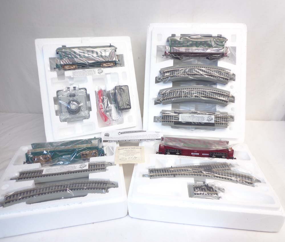ABT: 4 Mint On30 Bachmann: Hawthorne Village Assorted: Paul V. Ambrose and Drew J. Bauer present: These are the On30 Hawthorne Village Thomas Kinkade's #14-09004-003 Cobblestone Lane Coach Car, the #14-09004-004 Lamplight Bridge Observation Car, the #14-0