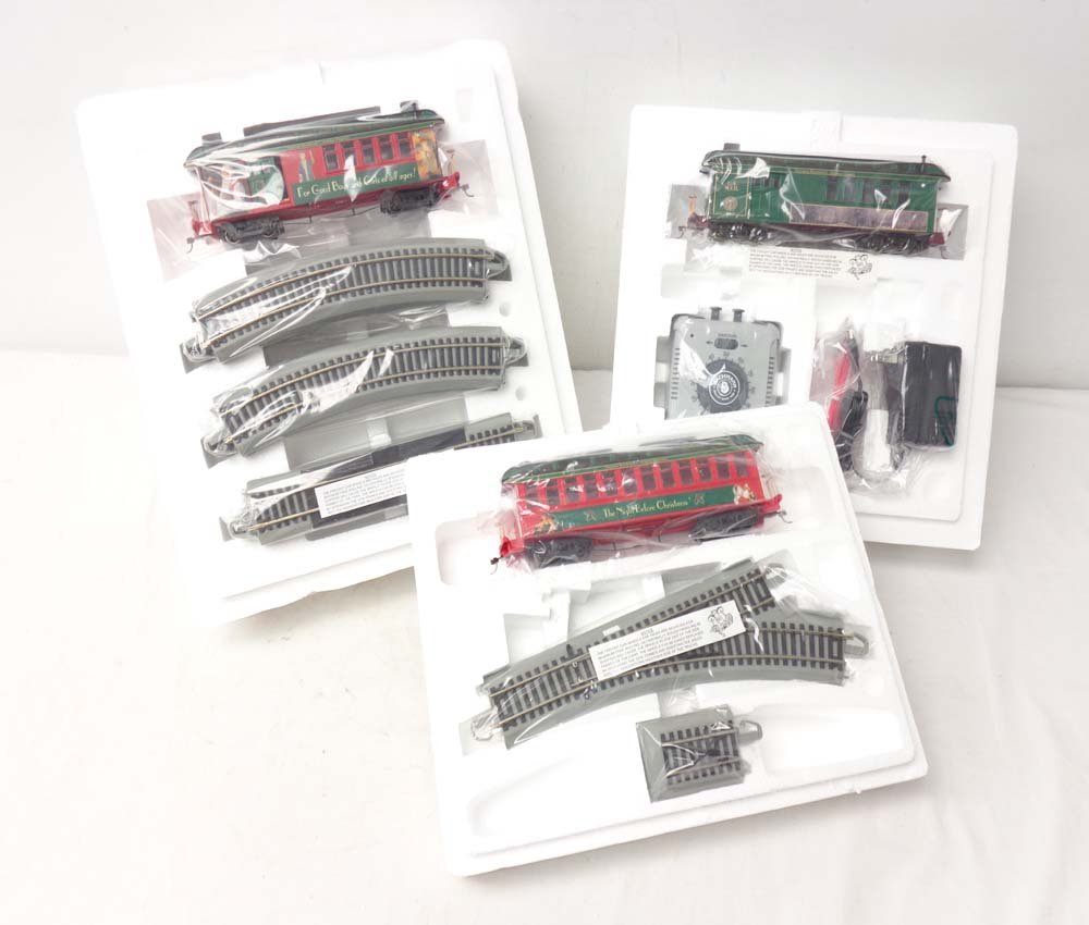 ABT: 3 Mint On30 Bachmann: Hawthorne Village Christmas: Paul V. Ambrose and Drew J. Bauer present: These are the On30 Hawthorne Village Christmas Cars #14-17935-002 The Good Girls & Boys Combine Car, the #14-07959-003 Holiday's Gathering Combine Car, and t