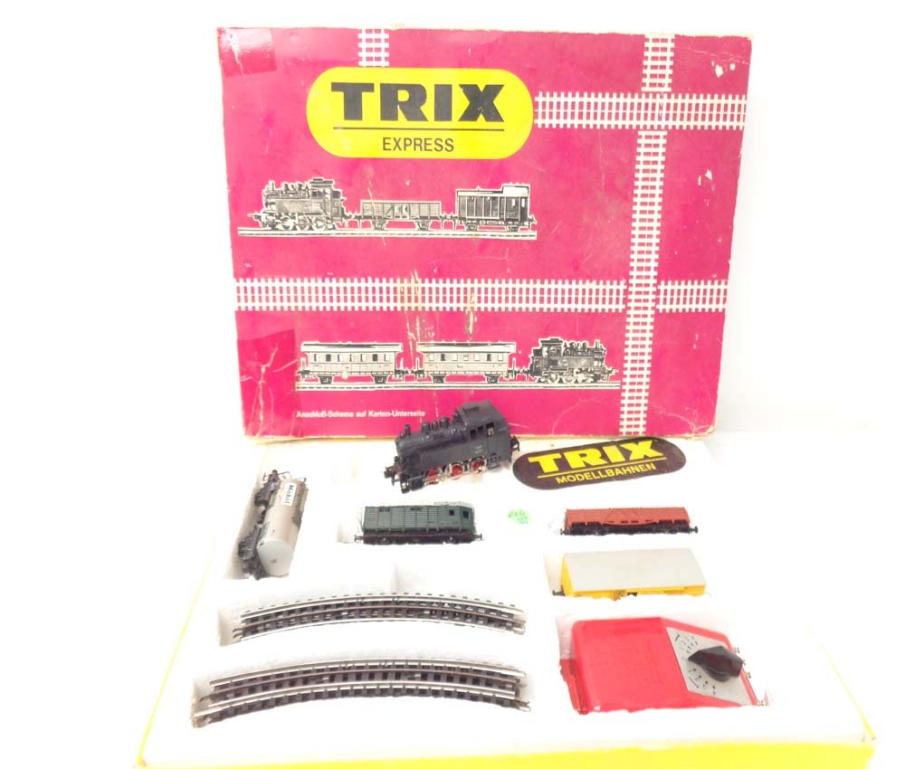 ABT: Trix HO Scale: #1315 Train Set/OB: Paul V. Ambrose and Drew J. Bauer present: This is the #1315 Train Set that Trix made in HO Scale a few years ago. Examine closely; what is pictured is what you will receive. Our Opinion is that the S