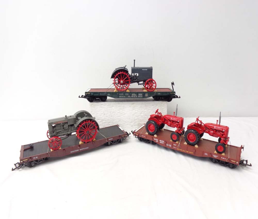 ABT: Aristo Craft 1 Gauge: #46313/46319/46301 Flat Cars: Paul V. Ambrose and Drew J. Bauer present: These are the #46313 U.P, the #46319 NH and the & #46301 W.M. Flat Cars with Tractors Arista Craft made in 1 Gauge a few years ago. Please review the picture