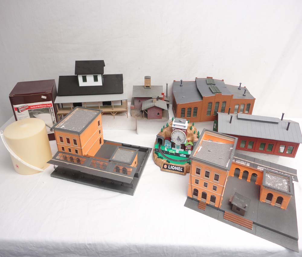 ABT: 8 Assorted Pola/Walters/Lionel/MTH Buildings/OB: Paul V. Ambrose and Drew J. Bauer present: These are eight Assorted Pola/Walters/Lionel/MTH Buildings. Examine very closely; what is pictured is what you will receive. One Original Box. Please add $40
