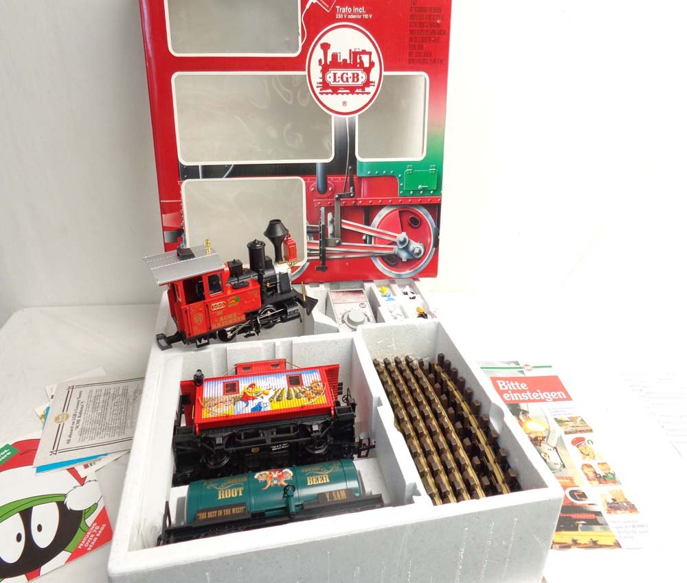 ABT: Mint LGB G Scale: #72997 Electric Warner Brothers: Paul V. Ambrose and Drew J. Bauer present: This is the #72997 Electric Warner Brothers Train Set that LGB made for G Scale a few years ago. Our Opinion is that the Set is generally in Mint Condition.