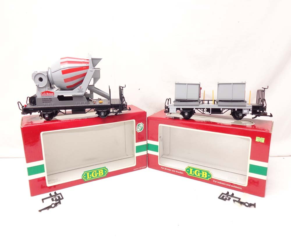 ABT: Mint LGB G Scale: #4055/40140 Flat Cars with: Paul V. Ambrose and Drew J. Bauer present: These are the #4055/40140 Flat Cars with Construction Vehicles that LGB made for G Scale a few years ago. Our Opinion is that they are generally in Mint Cond