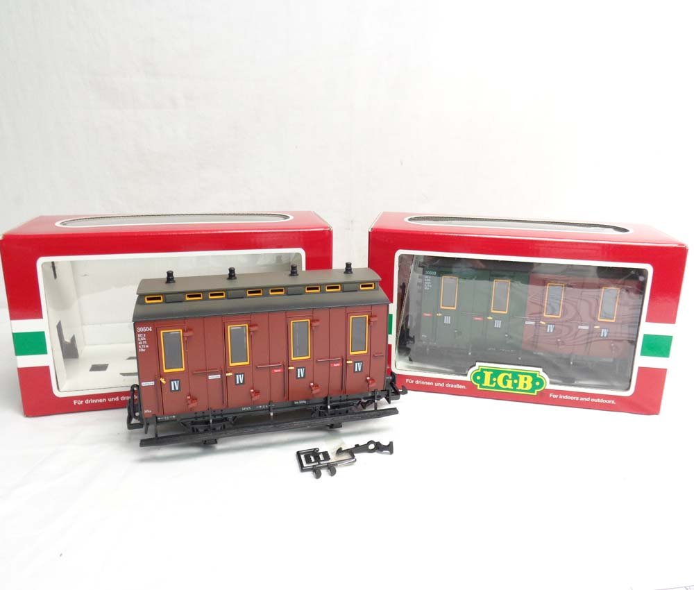 ABT: Mint LGB G Scale: #30503/30504 Passenger Cars/OBs: Paul V. Ambrose and Drew J. Bauer present: These are the #30503/30504 Passenger Cars that LGB made for G Scale a few years ago. Our Opinion is that they are generally in Mint Condition. Original Boxes