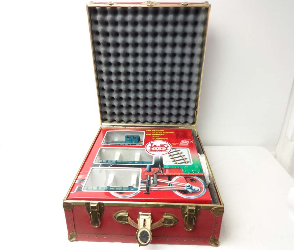 ABT: Mint LGB G Scale: #72520 Suitcase Set/ #384 of: Paul V. Ambrose and Drew J. Bauer present: This is the #72520 Limited Edition (#384 of 1000) Three Piece Set Carrying Case with lock & key (rust and 1 hinge replaced with nail) that LGB made in G Scal