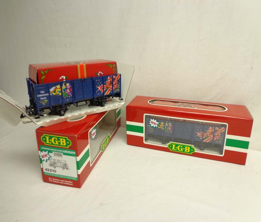 ABT: Mint LGB G Scale: 2 #42210 Christmas Gondolas: Paul V. Ambrose and Drew J. Bauer present: These are two #42210 Christmas Gondolas w/loads that LGB made for G Scale a few years ago. Our Opinion is that they are generally in Mint Condition. Original