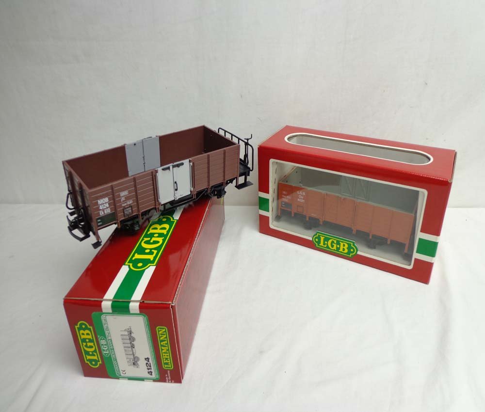 ABT: Mint LGB G Scale: #4124/4121 Gondolas/OBs: Paul V. Ambrose and Drew J. Bauer present: These are the #4124/4121 Gondolas that LGB made for G Scale a few years ago. Our Opinion is that they are generally in Mint Condition. Original Boxes. All Or