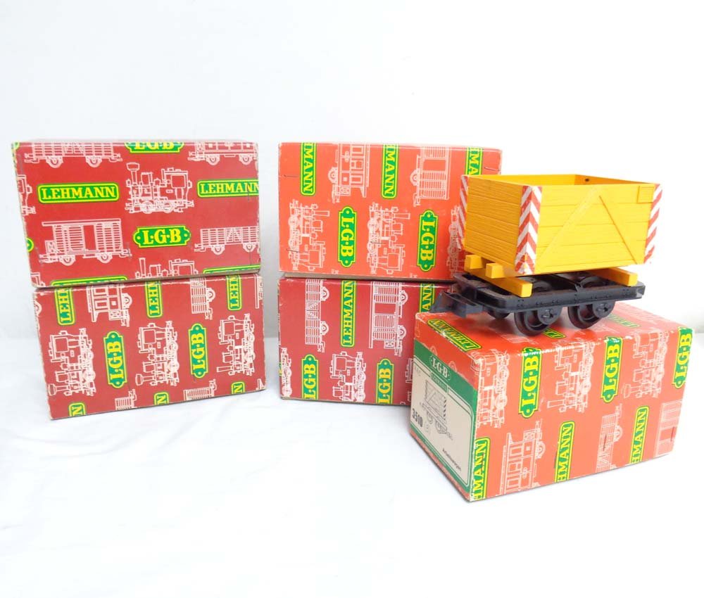 ABT: 5 Mint LGB G Scale: #3510/4044/4045/4045/4045 Mini: Paul V. Ambrose and Drew J. Bauer present: These are the #3510/4044/4045/4045/4045 Mini Side Carts that LGB made for G Scale a few years ago. Our Opinion is that they are generally in Mint Condition.