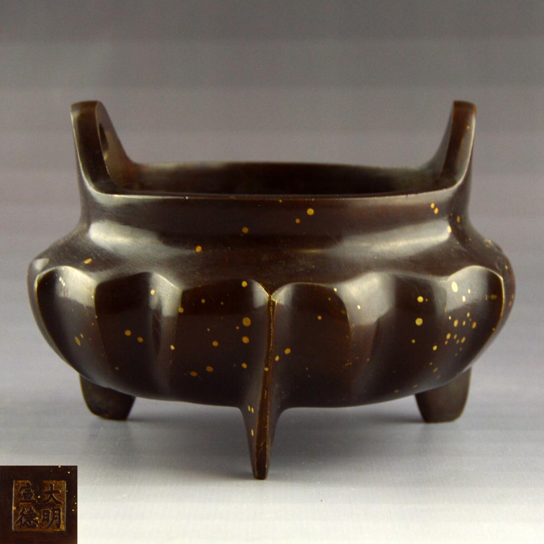 Bronze Incense Burner: Floral pattern scalloped bronze censer;Heightx9.5cm;Widthx14cm;Lengthx14cm;Weightx