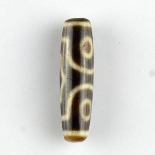 Three-Eyed Dzi Bead: 三眼天珠 A single dzi bead with three-eyes. Sizing: 43mm x 11.5mm x 11.5mm; Weight: 15g