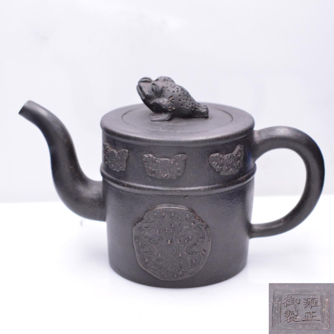 Zisha Teapot: Beast Lid Double Cruve Raise Base Zisha Teapot