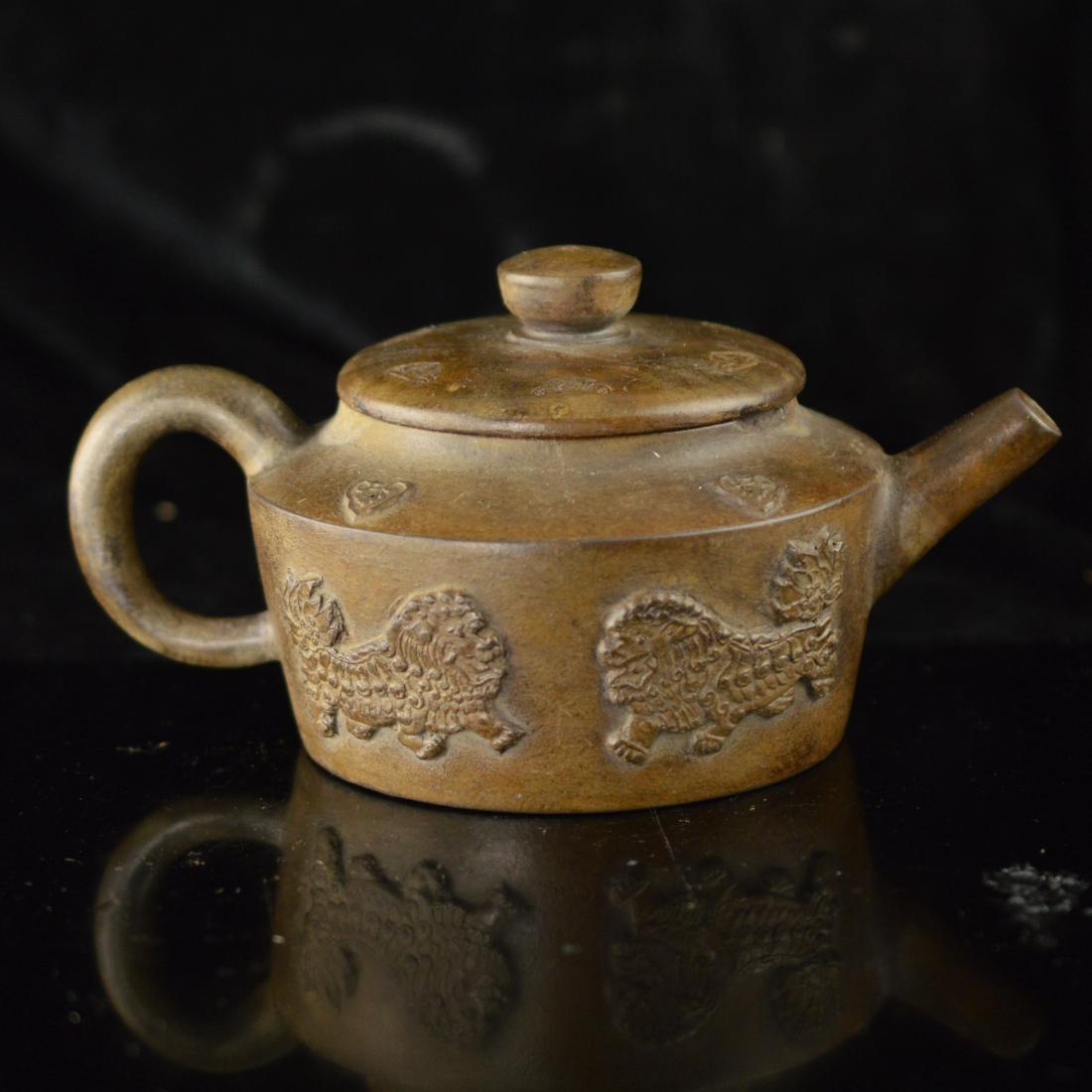 Quan long style Zisha teapot: Quan Long style Zisha teapot ,6.5x4x3.5 in 469g