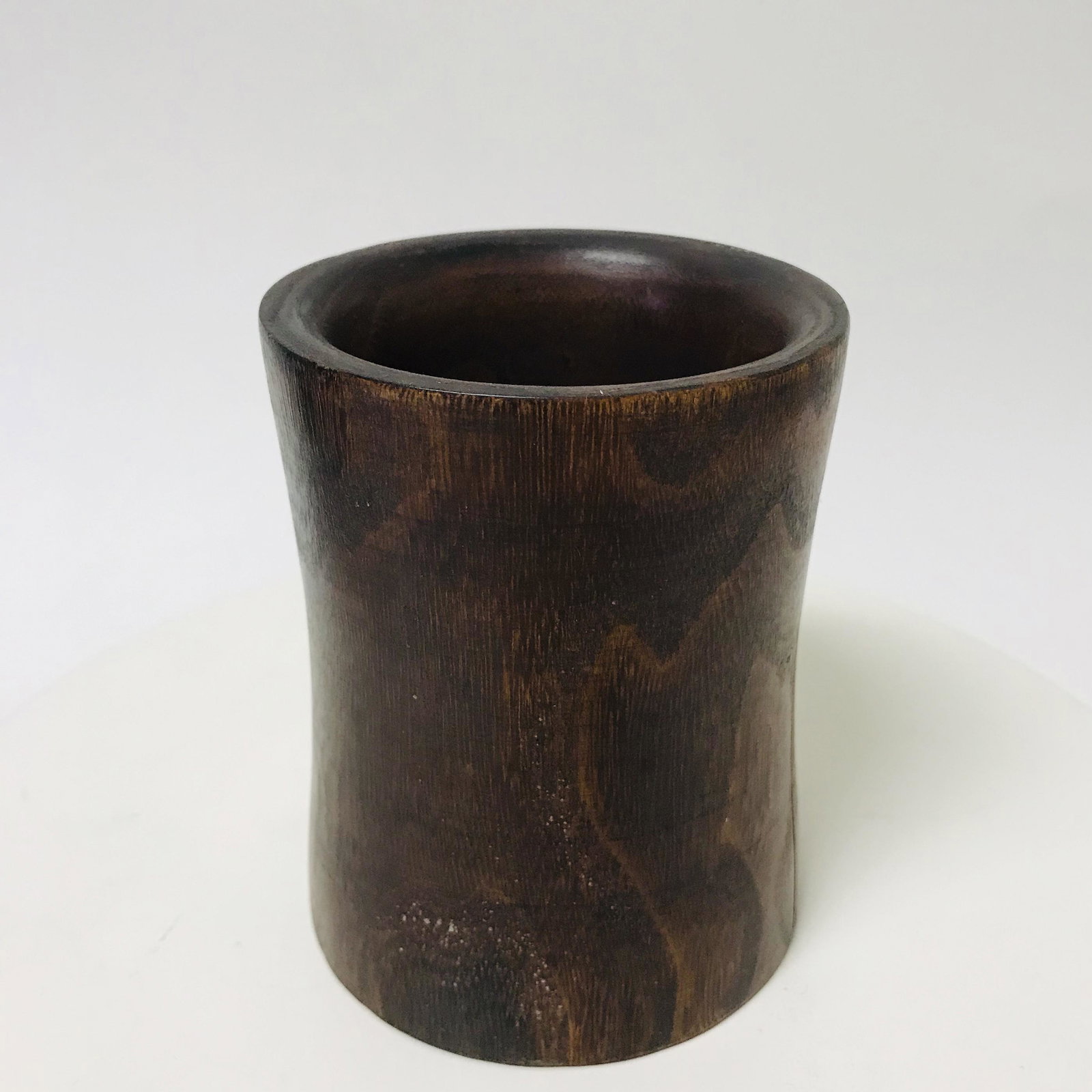 Wood Carved Pen Holder or Brush Holder: Wood Carved Pen Holder or Brush Holder10x7.5x7.5cm Note: ???