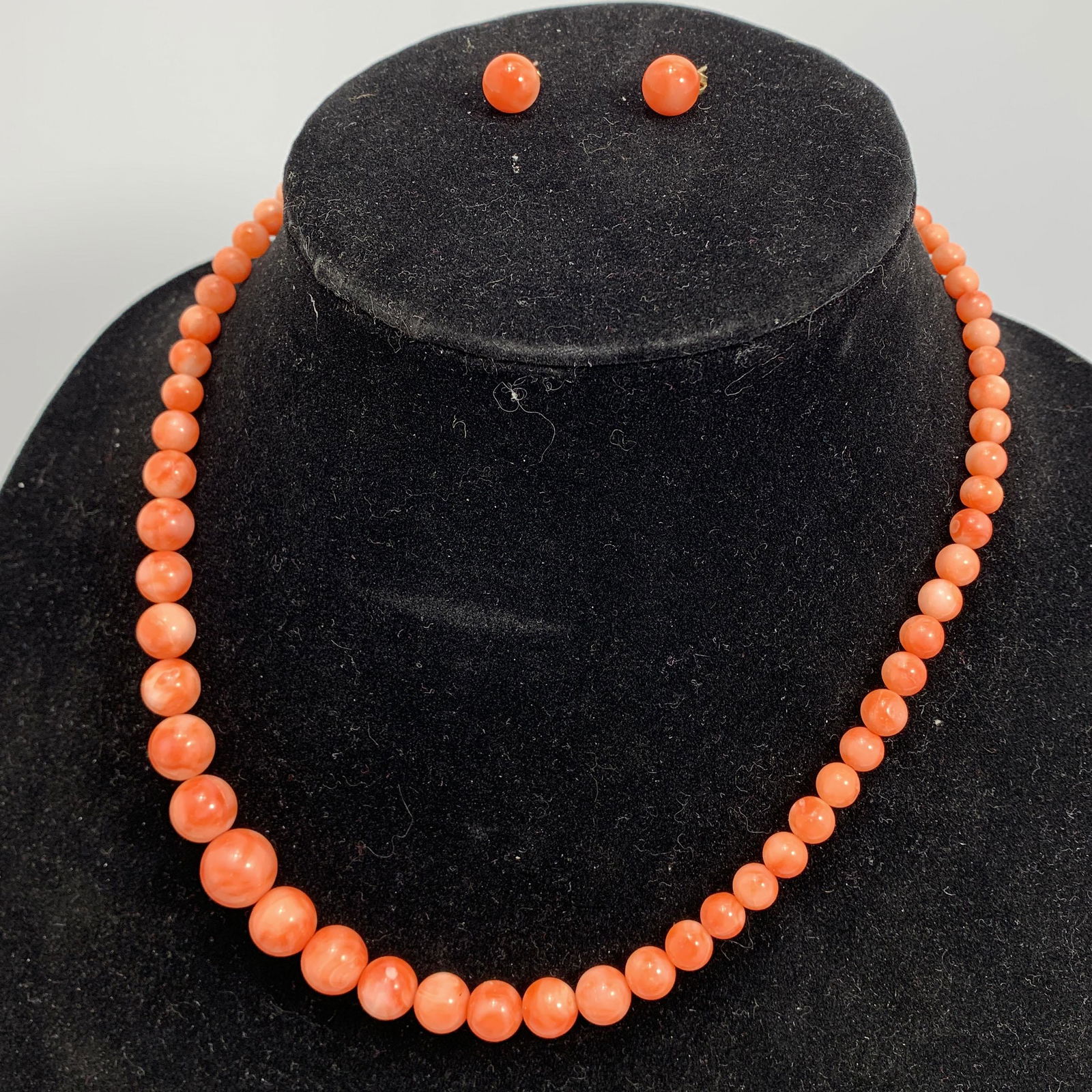 Old Coral necklace and earring (1 of 5)